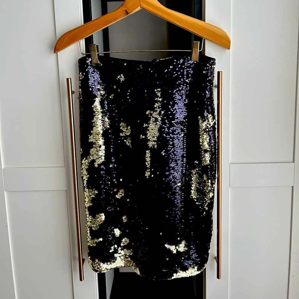 BRAND NEW! Black & gold sequins mini skirt.